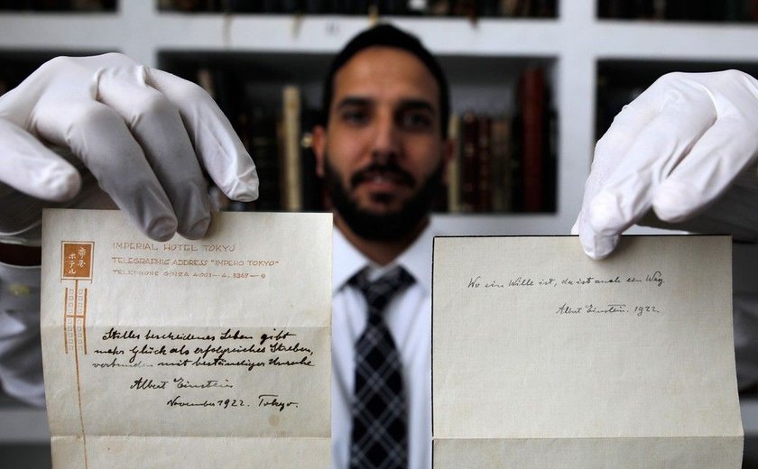 Manuscrito de Einstein é leiloado por mais de US$ 1,5 milhão