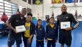Crianças da LBV homenageiam Seleção Brasileira de Boxe