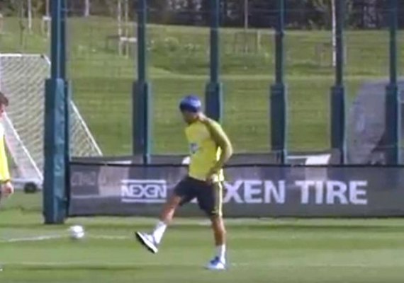 Gabriel Jesus evolui em recuperação e volta a treinar no campo