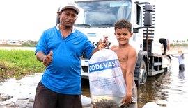 Lago da Perucaba recebe 145 mil alevinos em Arapiraca