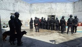 Agentes penitenciários e policiais militares fazem varredura no Baldomero