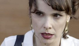 Vingança! Após levar fora, Irene invade carro de Eugênio e rouba o veículo