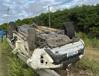 Quatro pessoas ficam feridas em acidente com SW4 na AL-101 Sul