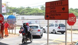 Agentes orientam motoristas no 1º dia de mudanças no trânsito em Jacarecica