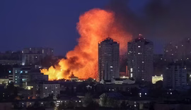 Ao menos um morto e 26 feridos em ataque noturno da Rússia em Kiev