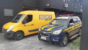 PRF apreende 540 kg de cocaína transportada em carro com plotagem dos Correios