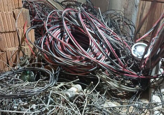 Suspeitos de furtar fios de internet são presos em flagrante na Ponta Grossa