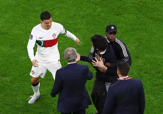 Cristiano Ronaldo sofre tentativa de agressão após eliminação de Portugal na Copa do Mundo