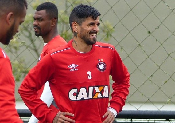 Argentino Lucho González espera evolução constante no Atlético-PR