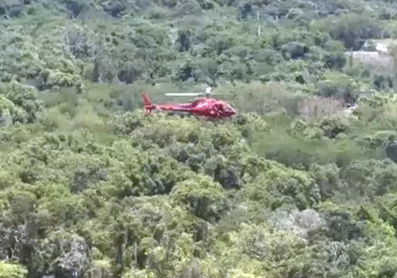 Helicóptero cai na zona oeste do Rio e deixa três pessoas mortas