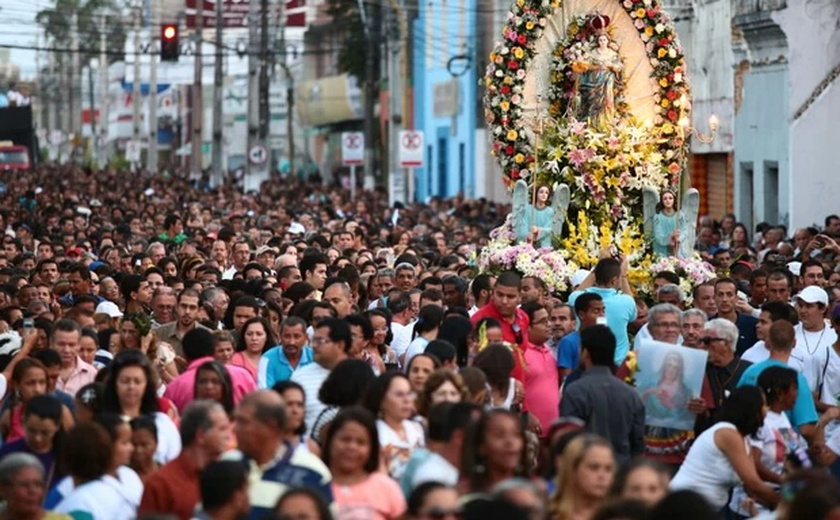 Católicos iniciam festa da padroeira