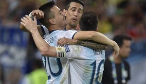 Chile domina no tempo normal, para no VAR e vence Colômbia nos pênaltis