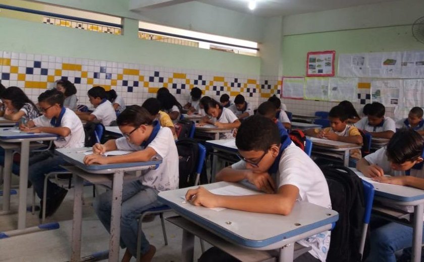 Escola Estadual Fernandes Lima promove sua V Feira Literária em Maceió