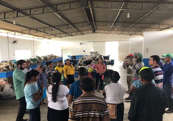 Semarphi e Sedetur promovem encontro de associações de catadores