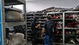 Vídeo mostra esquema de adulteração de carros roubados em oficinas clandestinas em Maceió