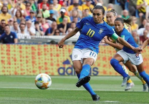 Marta se torna primeira jogadora a marcar gol em cinco Copas do Mundo