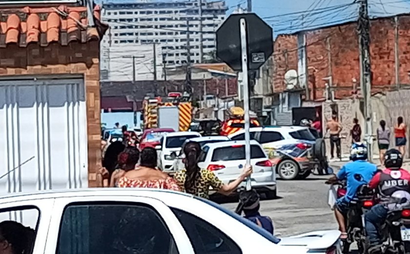 Princípio de incêndio mobiliza Corpo de Bombeiros em residência no Graciliano Ramos