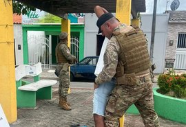 Operação Protetor Divisas prende dupla por tráfico de drogas em Igreja Nova