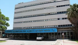 Trabalhador fica preso em 'trava-quedas' no 6º andar do HU