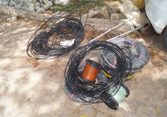 Polícia Civil detém duas pessoas suspeitas de furtos de cabos de internet