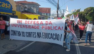 Ato pela democracia e em defesa da educação pública toma ruas da Praça do Centenário ao Centro