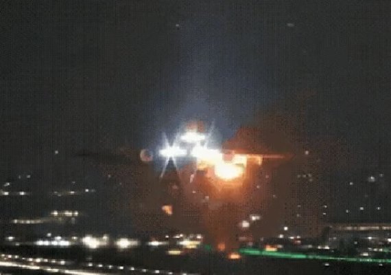 Motor de avião explode e piloto faz pouso de emergência em São Paulo