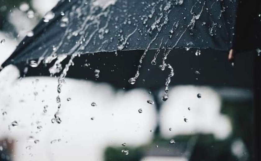 Inmet publica alerta de chuvas de 60 milímetros por hora para 57 cidades alagoanas