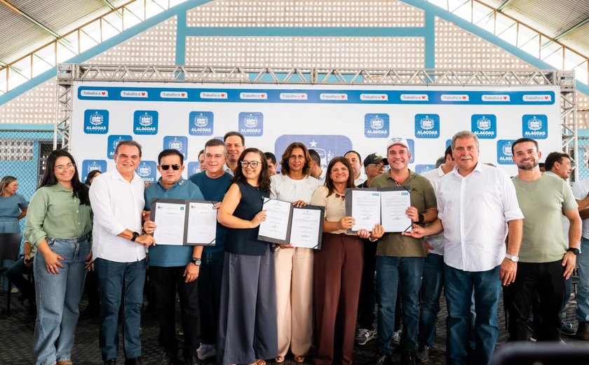 Governador autoriza aeroporto em Delmiro Gouveia e seis creches