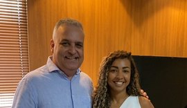 Alfredo Gaspar entrega emenda de R$ 600 mil para qualificação de jovens empreendedores