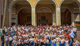 Prefeito Cacau realiza Romaria inédita e leva mais de 250 deodorenses para Aparecida do Norte