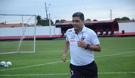 Treinador Marcelo Cabo continua no comando do Atlético-GO, diz diretor