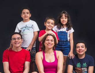 Líder social e mãe de cinco filhos autistas, Luana Rodrigues se lança como pré-candidata a deputada estadual em Alagoas