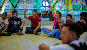 Gabi Gonçalves participa de encontro com jovens no Centro de Rio Largo