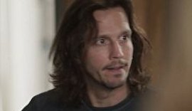 Novela 'Rock Story': Gui sofre acidente de carro após lançamento do CD da 4.4