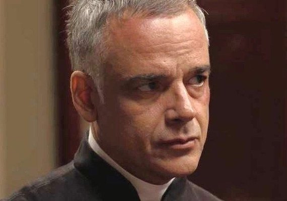 'Espelho da Vida': Padre Luiz morre, e Eugênio tortura Piedade
