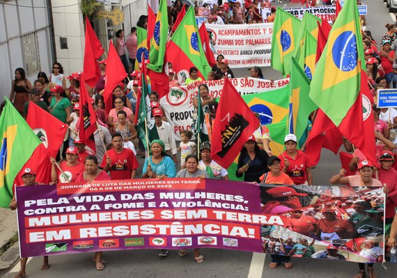 No Dia Internacional da Mulher, elas ocupam as ruas de Maceió