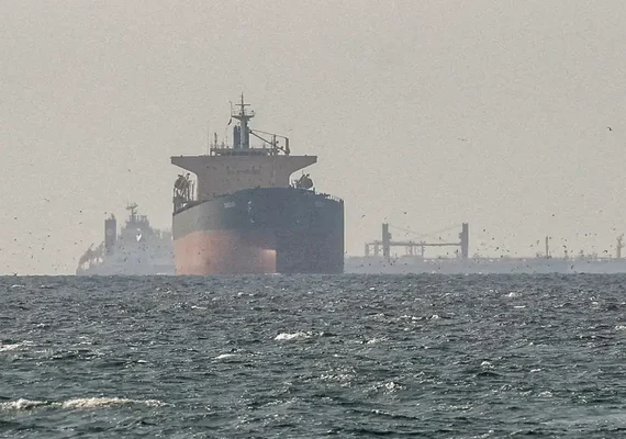 Em reação a Trump, Irã ameaça retaliar portos do Pérsico e Mar de Omã