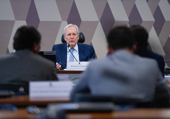 Juristas concluem anteprojeto de nova lei do impeachment; ‘texto robusto’, afirma Lewandowski