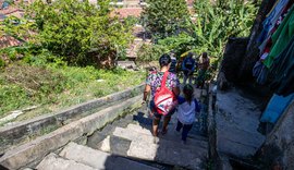 Escadaria vai passar por reforma para dar mais segurança a moradores no Feitosa