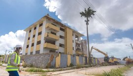 Edificações com risco de desabamento iminente são demolidas no Pinheiro