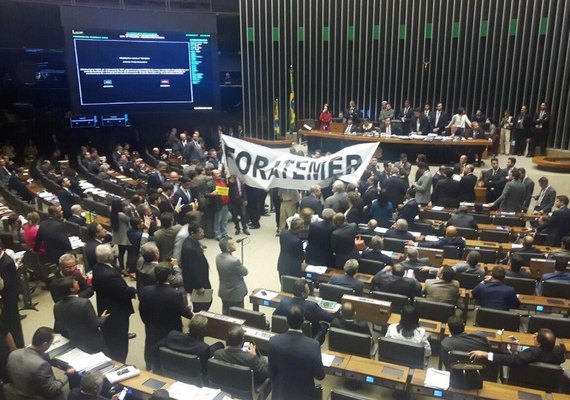 Câmara aprova texto-base de MP que libera saque das contas inativas do FGTS