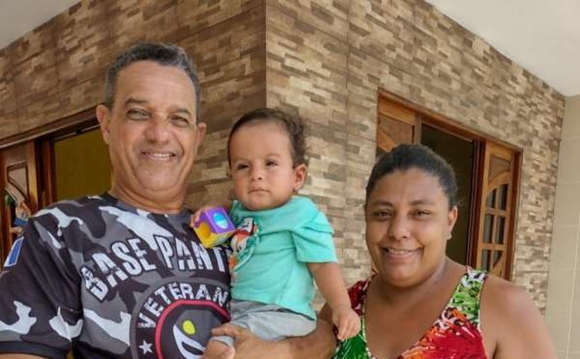 Sargento da PM salva criança de oito meses que estava engasgada no Salvador Lyra