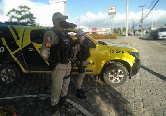 Motorista embriagado e sem CNH bate carro em muro e deixa uma pessoa ferida em Messias