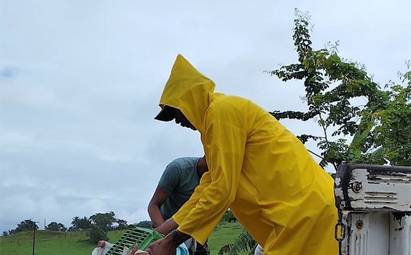 Moradores dos povoados Marizeiro e Catrapó recebem socorro da Prefeitura de Penedo