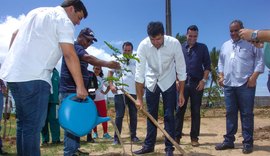 Rui Palmeira participa de reflorestamento no antigo lixão de Maceió