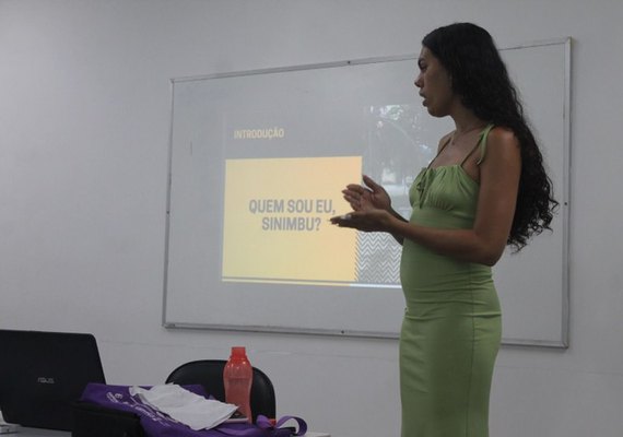 Ufal forma a primeira mulher travesti no curso de Jornalismo