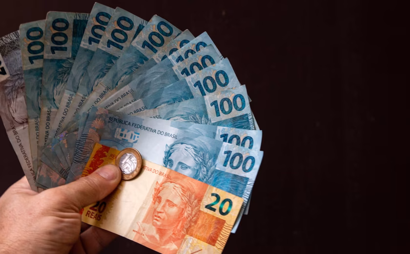 Salário mínimo de R$ 1.621 começa a valer nesta quinta-feira; veja o que muda
