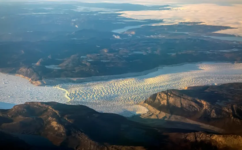 Após Venezuela, Trump ameaça tomar Groenlândia e atacar Colômbia