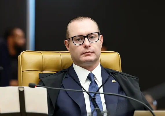 Cristiano Zanin pede manifestação da Anatel sobre acesso à internet nas eleições