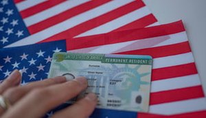 EUA atualizam regra de exames médicos e vacinação para o green card